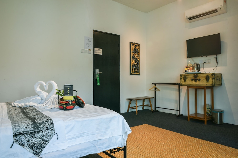 Room, 1 Queen Bed, Garden View photo 3