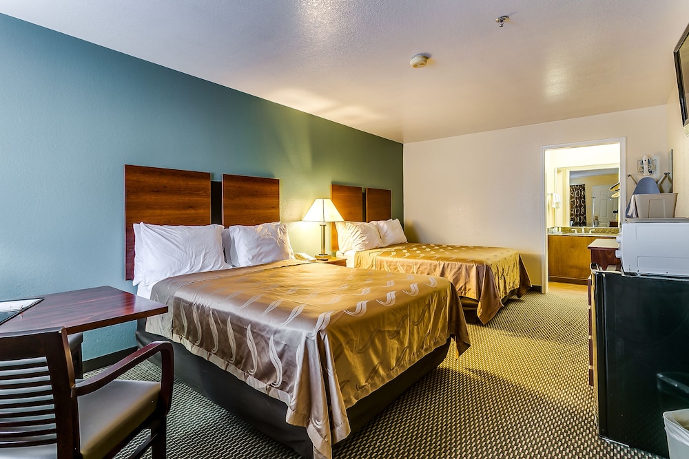 Room, 2 Queen Beds, Non Smoking - Photo 2
