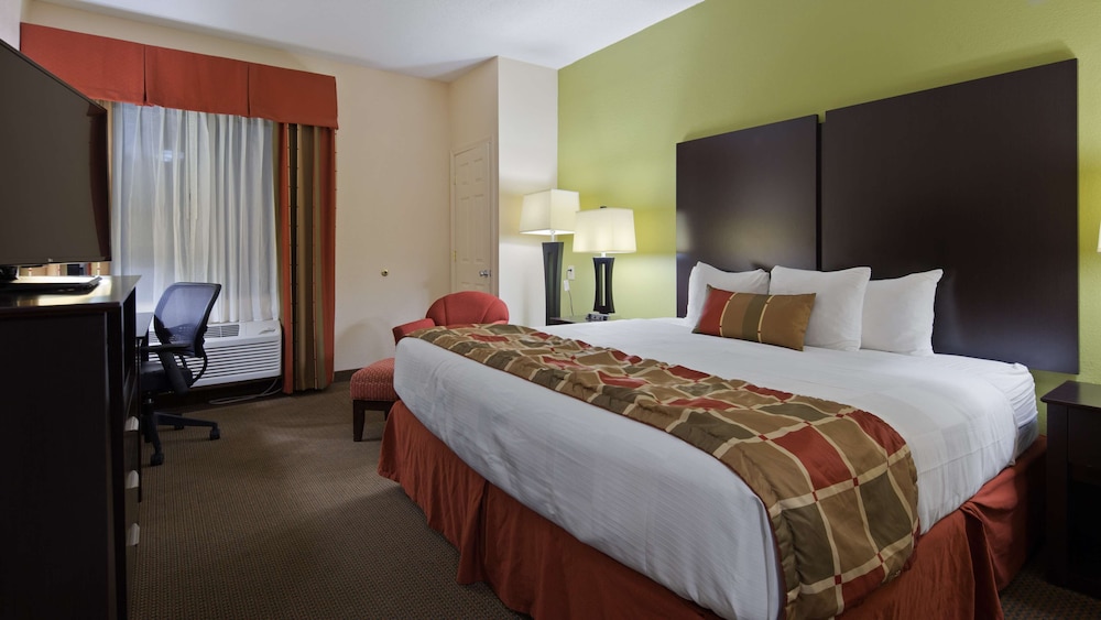 Standard Room, 1 King Bed, Accessible, Non Smoking - Photo 2