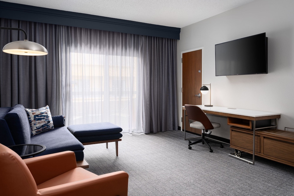 Suite, 1 Bedroom - Photo 6
