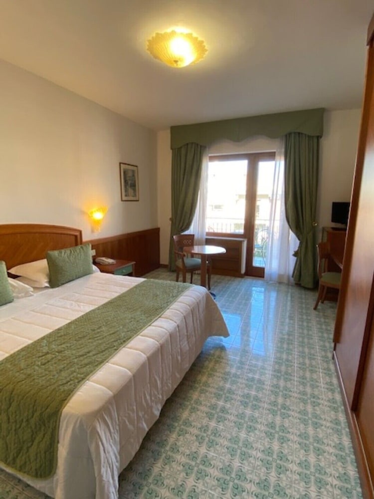 Basic Double or Twin Room, 1 Bedroom, City View - Photo 1