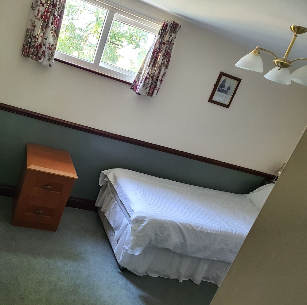 Suite, Ensuite ((Wheelchair Access)) photo 2