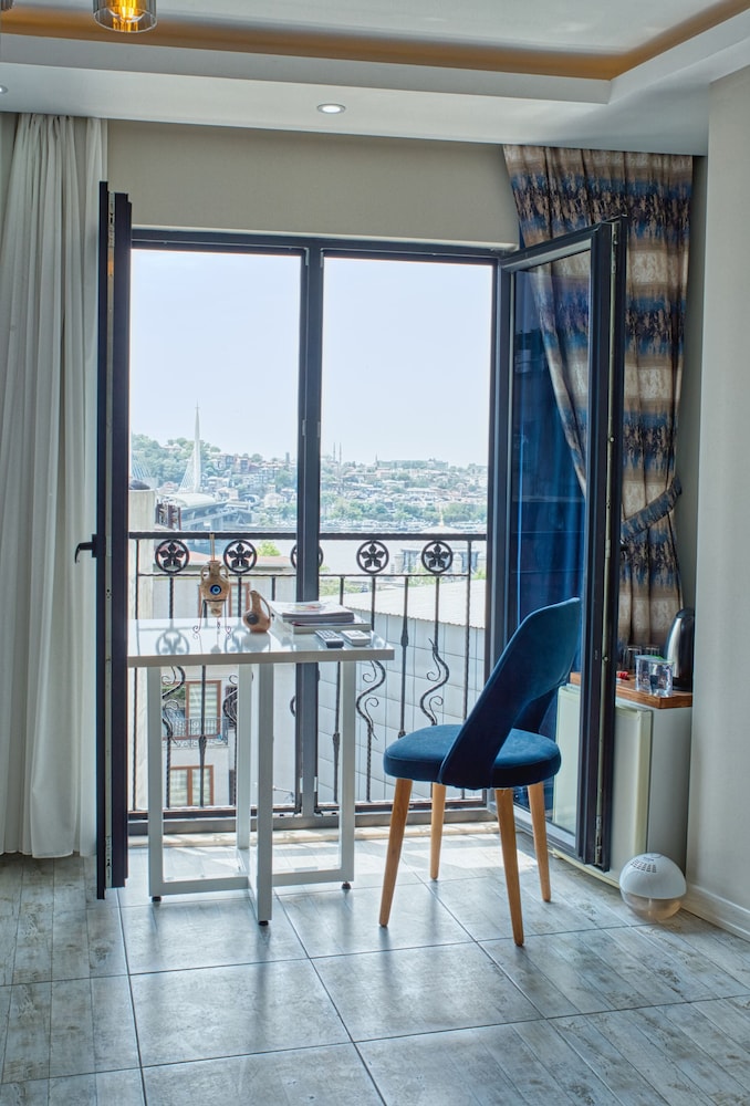 Deluxe Room, Sea View photo 2