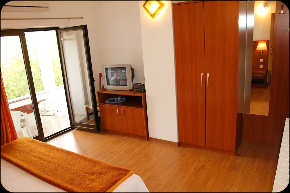 Double Room - Photo 2