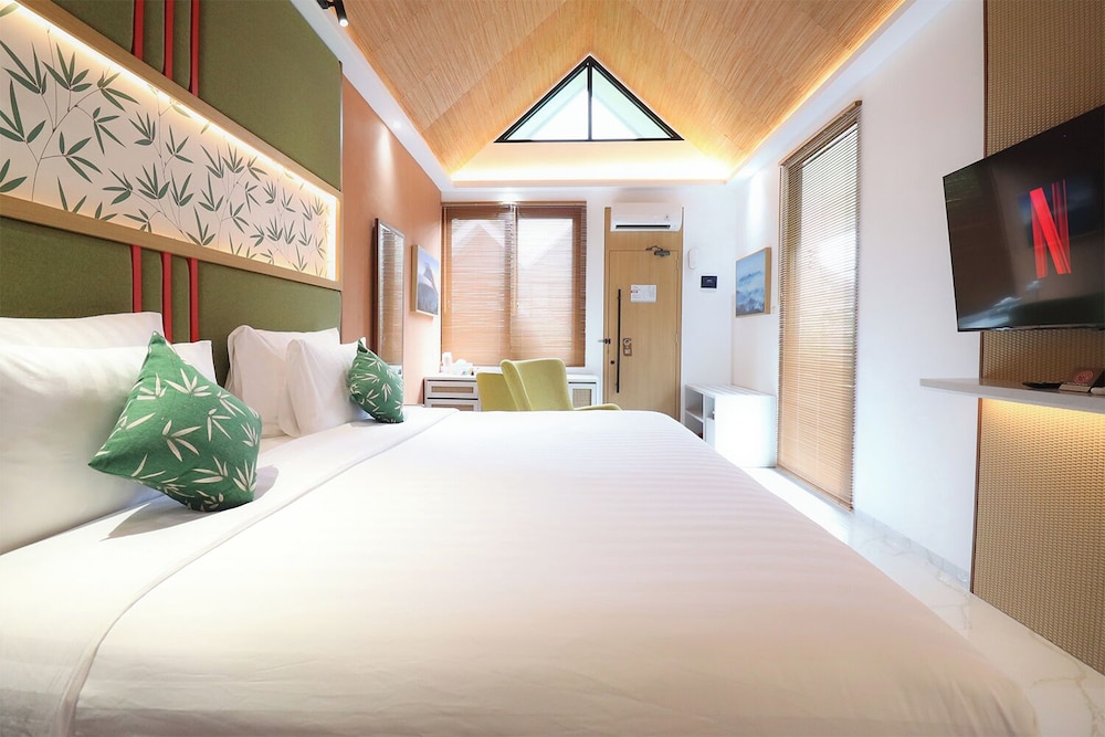 Premier Room, Terrace, Garden View
