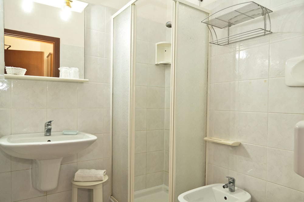 Standard Triple Room - Photo 5