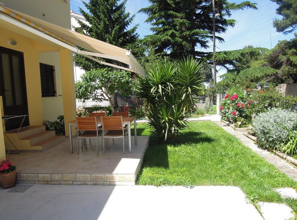 Apartment (Classic Two Bedroom Apartment with Te)