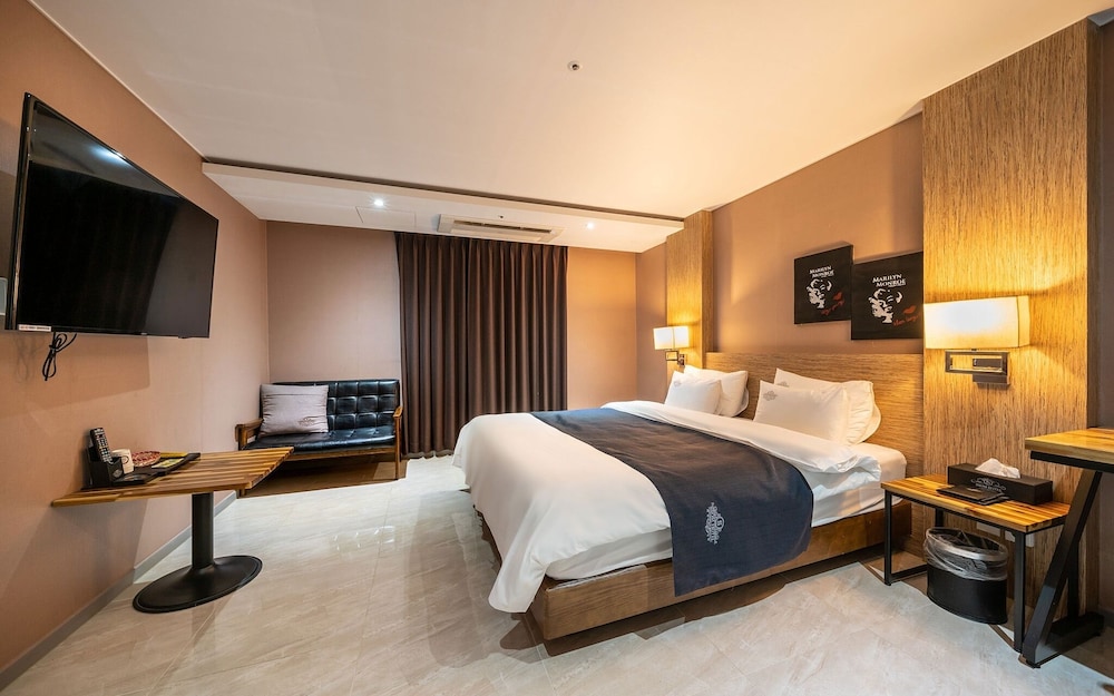Room (Premium C)