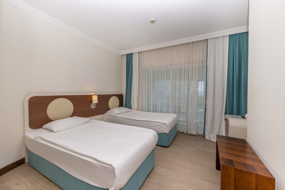 Suite Room thumbnail 5
