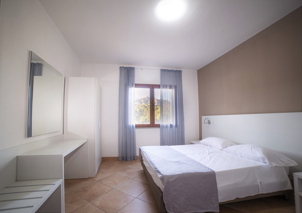 Deluxe Apartment, 2 Bedrooms, Patio, Pool View photo 1