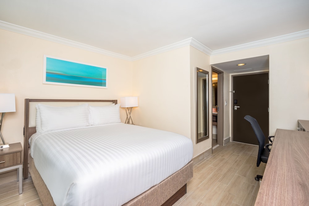 Suite, 2 Queen Beds photo 3