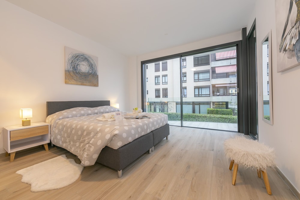 Family Apartment, Multiple Bedrooms (Fairy Home)