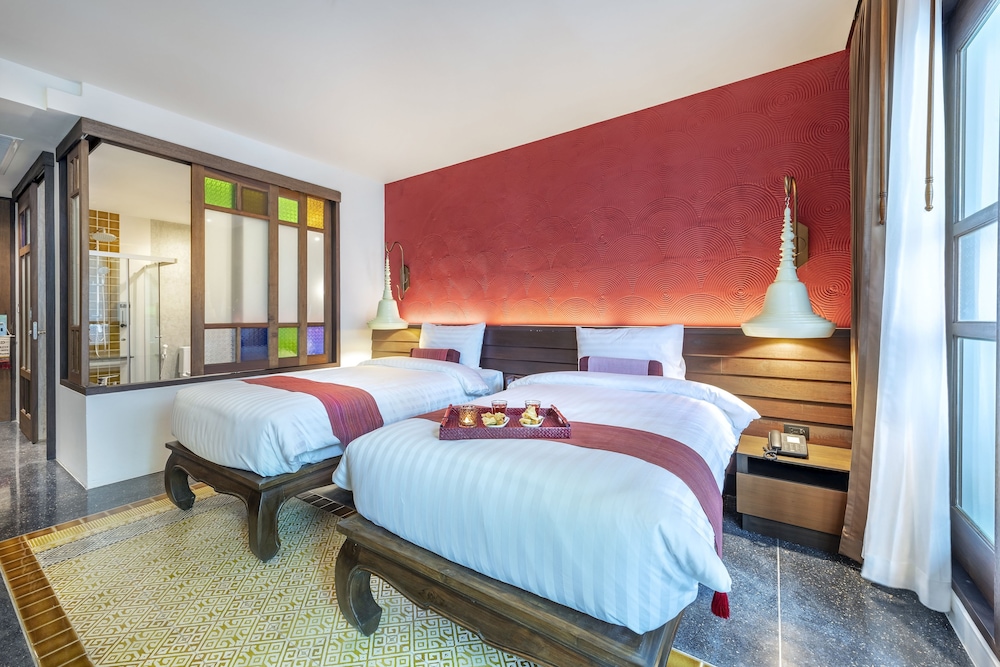 Deluxe Room, 2 Twin Beds, Pool View - Photo 2