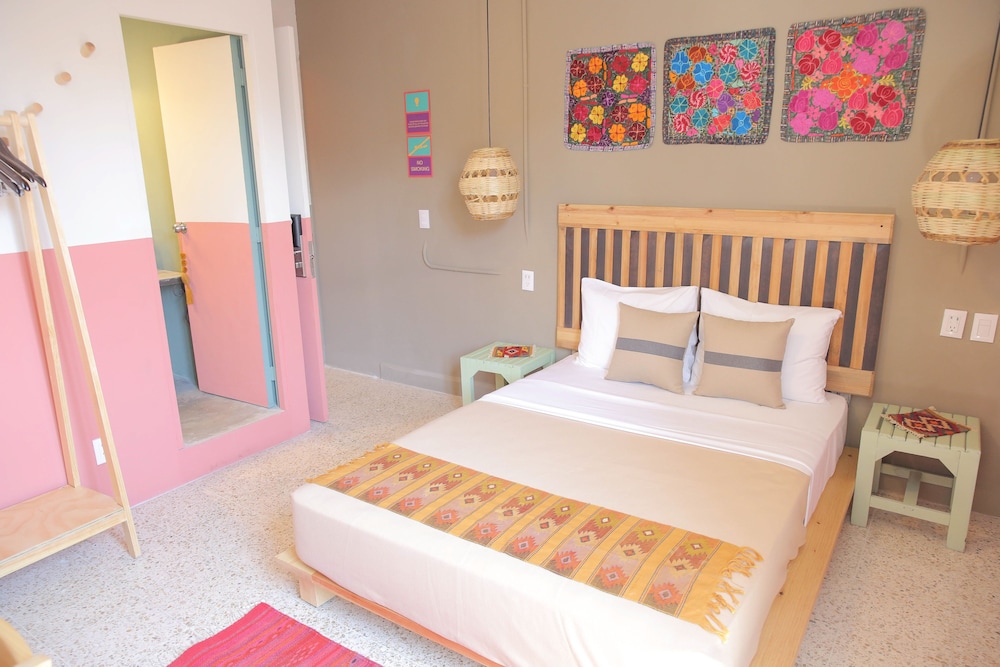Standard Room (Queen), Private Bathroom