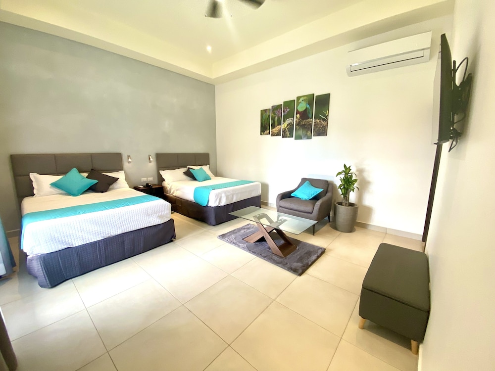 Deluxe Quadruple Room (Onyx)
