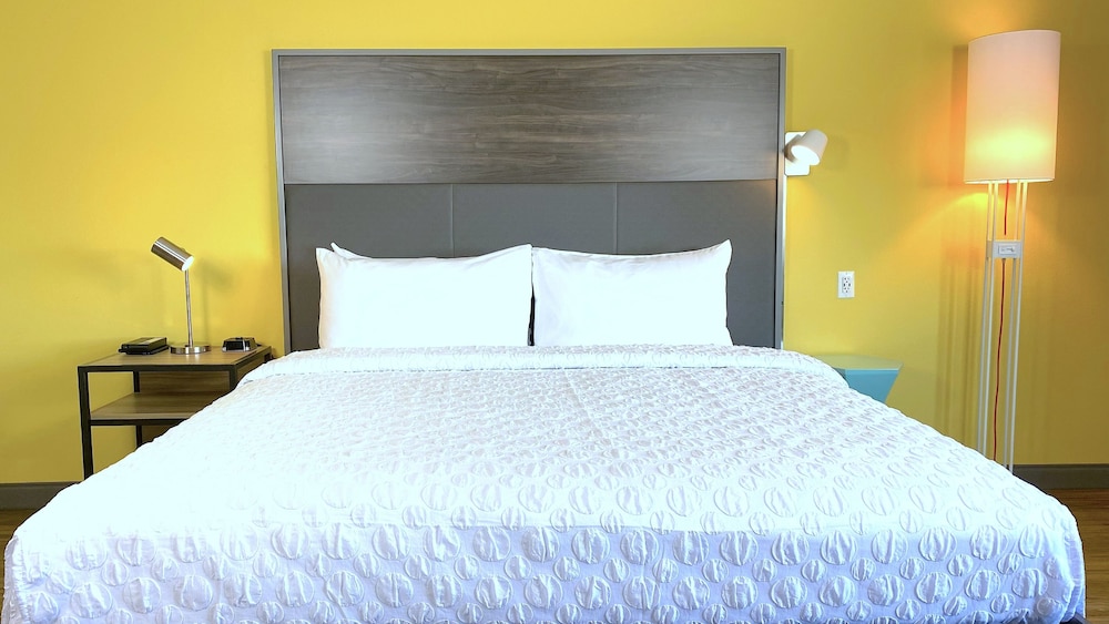 Room, 1 King Bed, Accessible (Hearing) - Photo 4