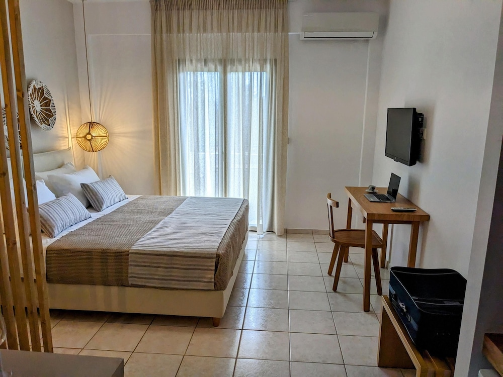 Classic Double Room, Balcony photo 3