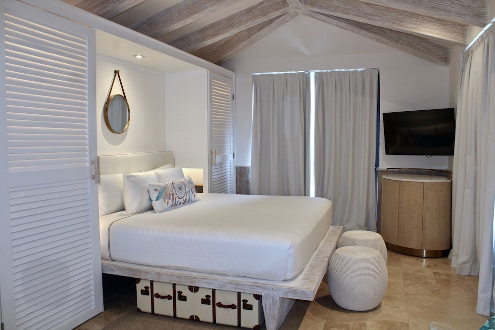 Oceanview Barefoot Suite - Photo 2