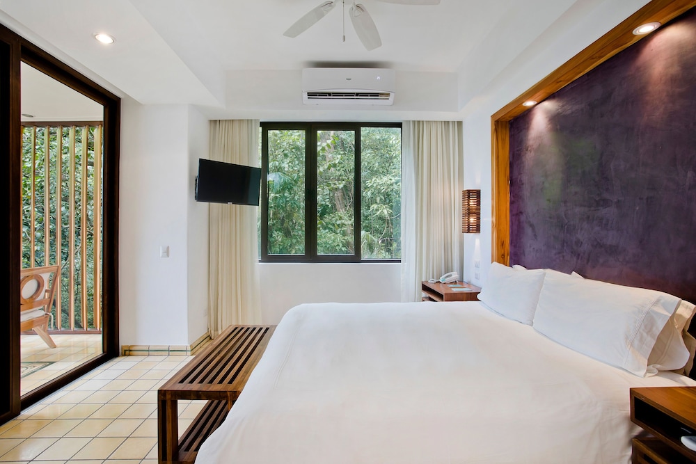 Ocean Breeze Superior Room photo 2