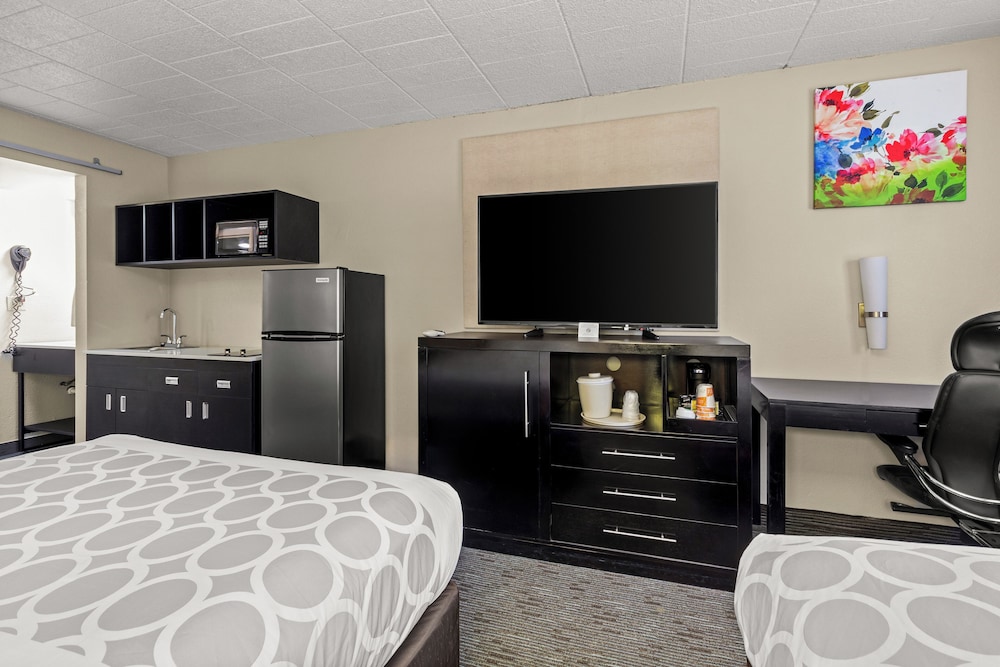 Standard Room, 2 Queen Beds, Non Smoking - Photo 4