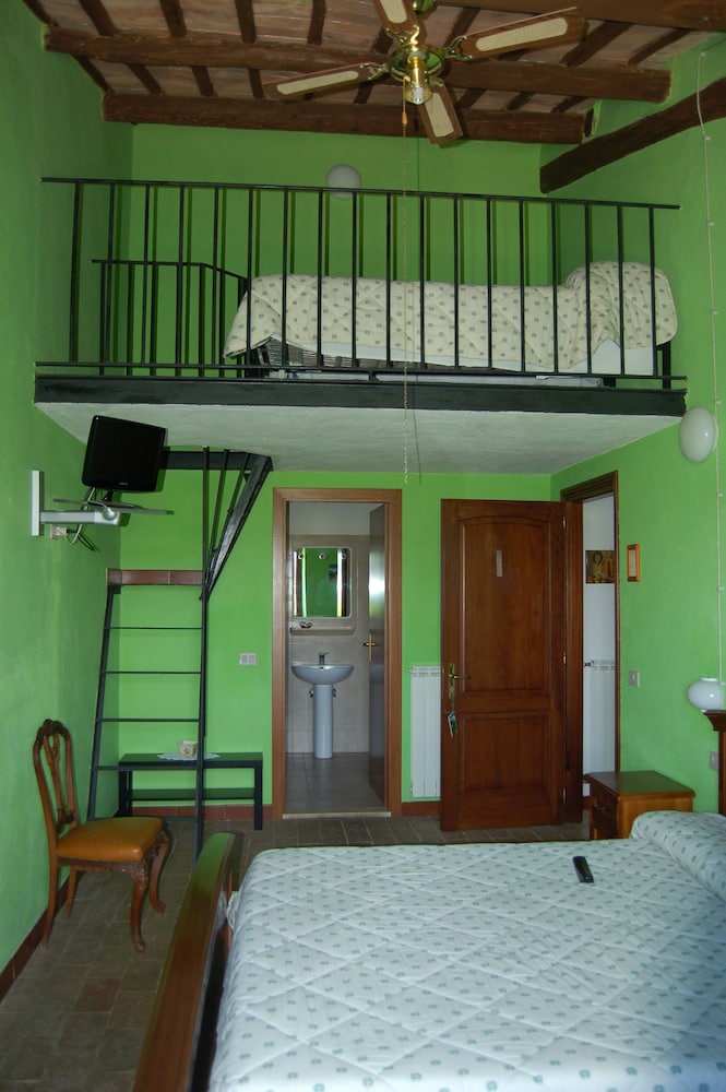 Standard Double or Twin Room photo 1