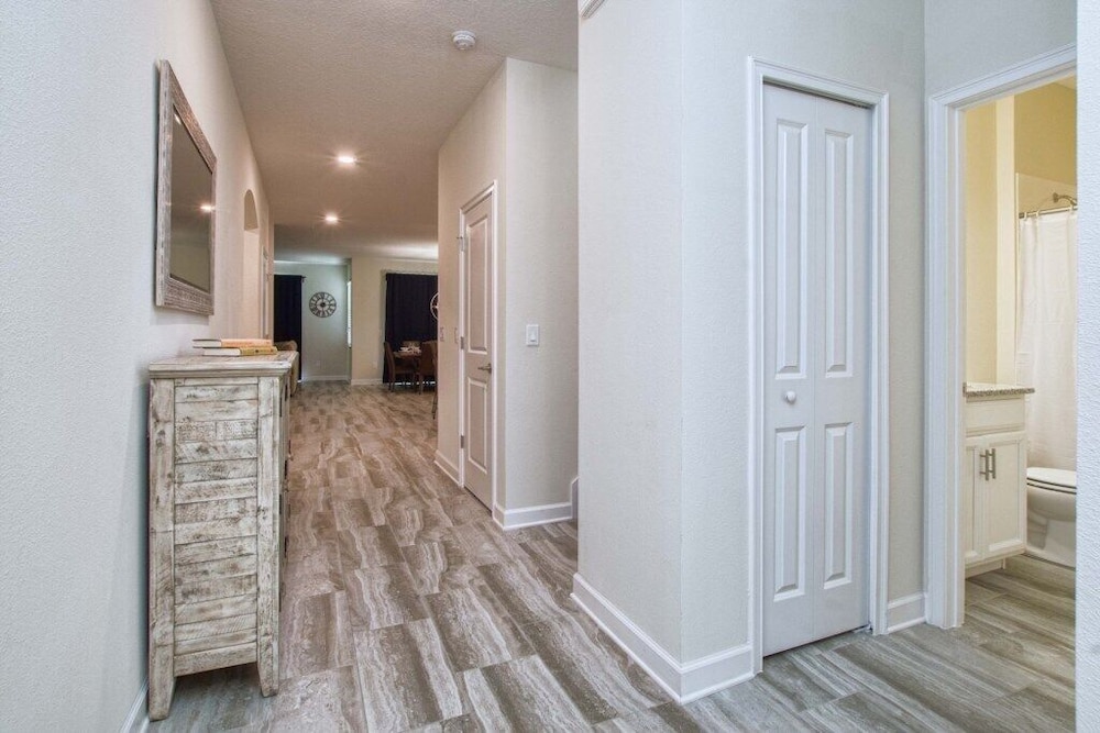 House, 6 Bedrooms
