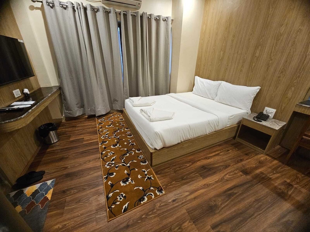 Deluxe Room, City View