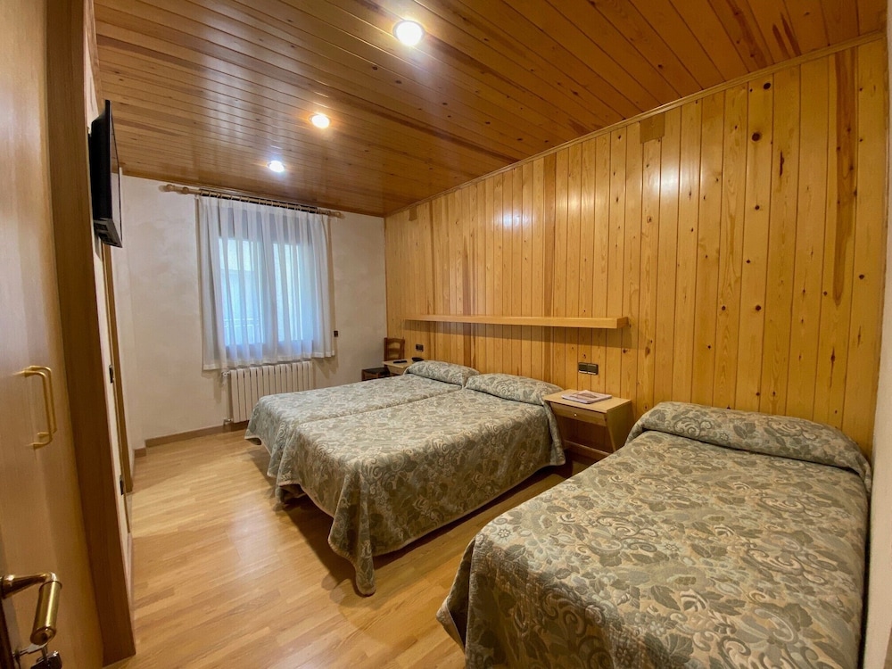 Triple Room - Photo 11