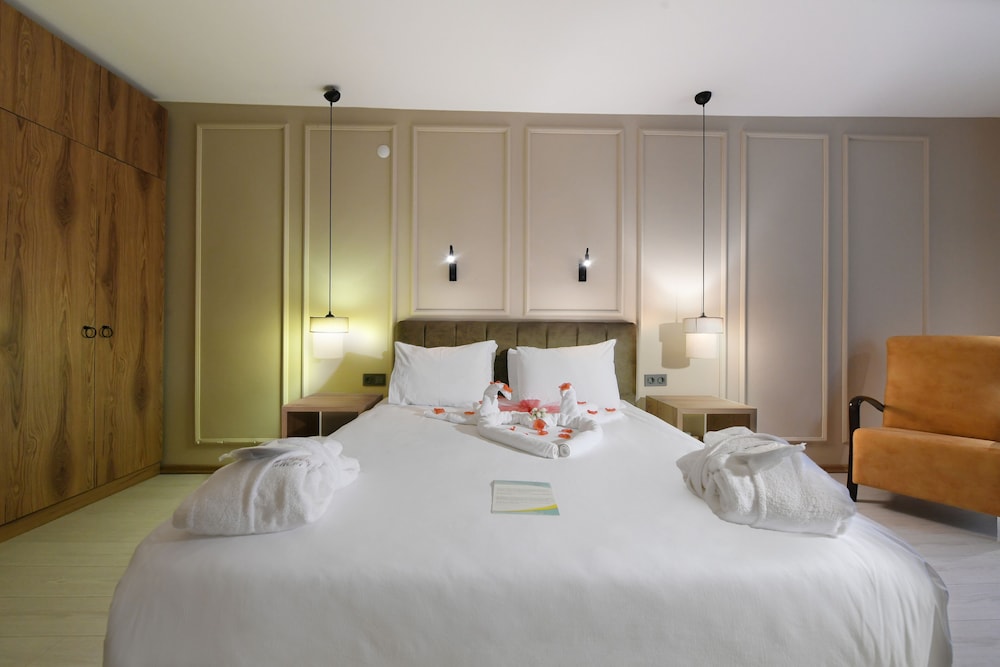 Deluxe Room, City View