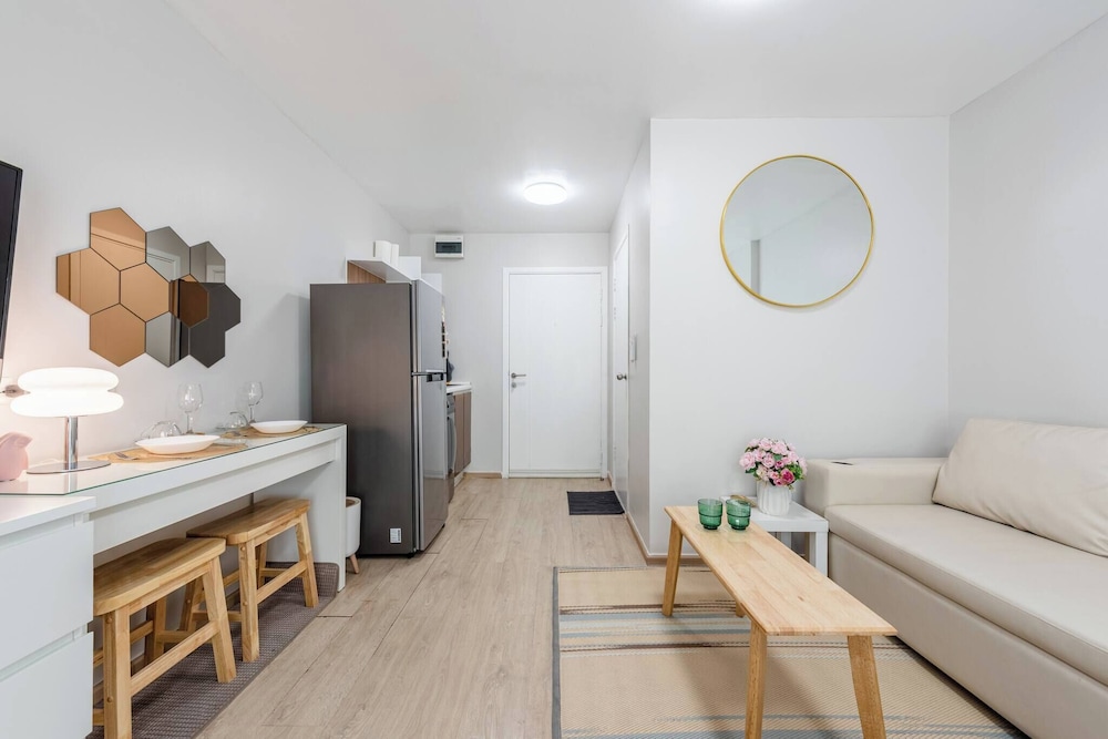 Studio, Multiple Bedrooms, Accessible, Smoking