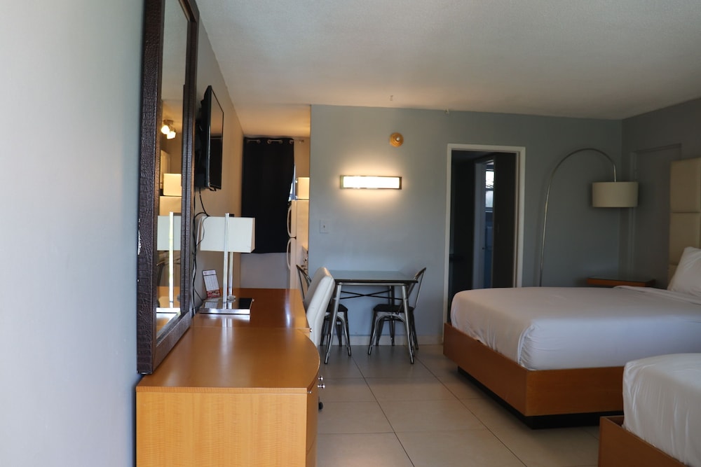 ADA Accessible Studio, 2 Queen Beds photo 2