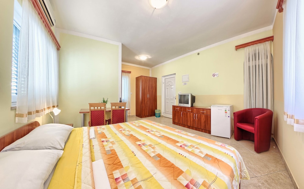 Deluxe Double Room, Balcony (Partial sea view) photo 1
