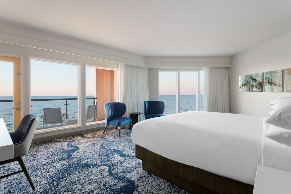 Suite, 1 King Bed with Sofa bed, Beachfront (Balcony)