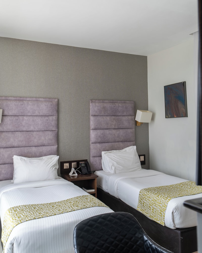Standard Twin Room, 2 Twin Beds, Non Smoking photo 2