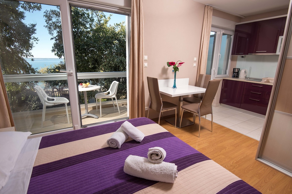 Studio, Sea View (1)