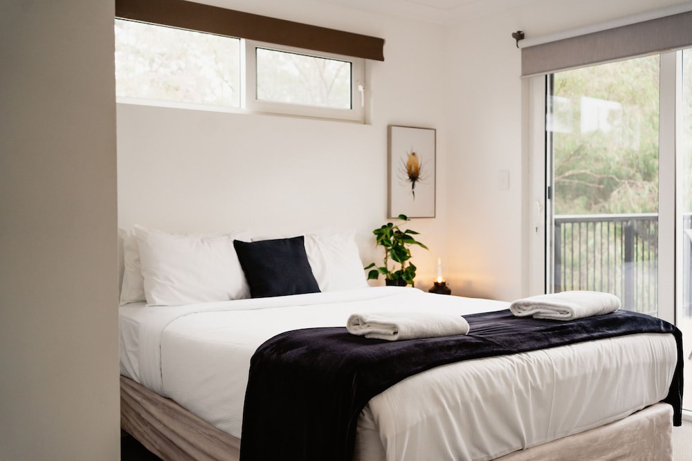 Self Contained Apartment #8 Top Floor photo 1