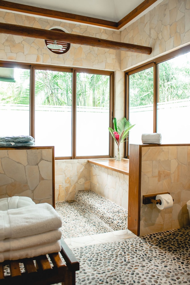 Lake View Jr Suite Queen photo 3