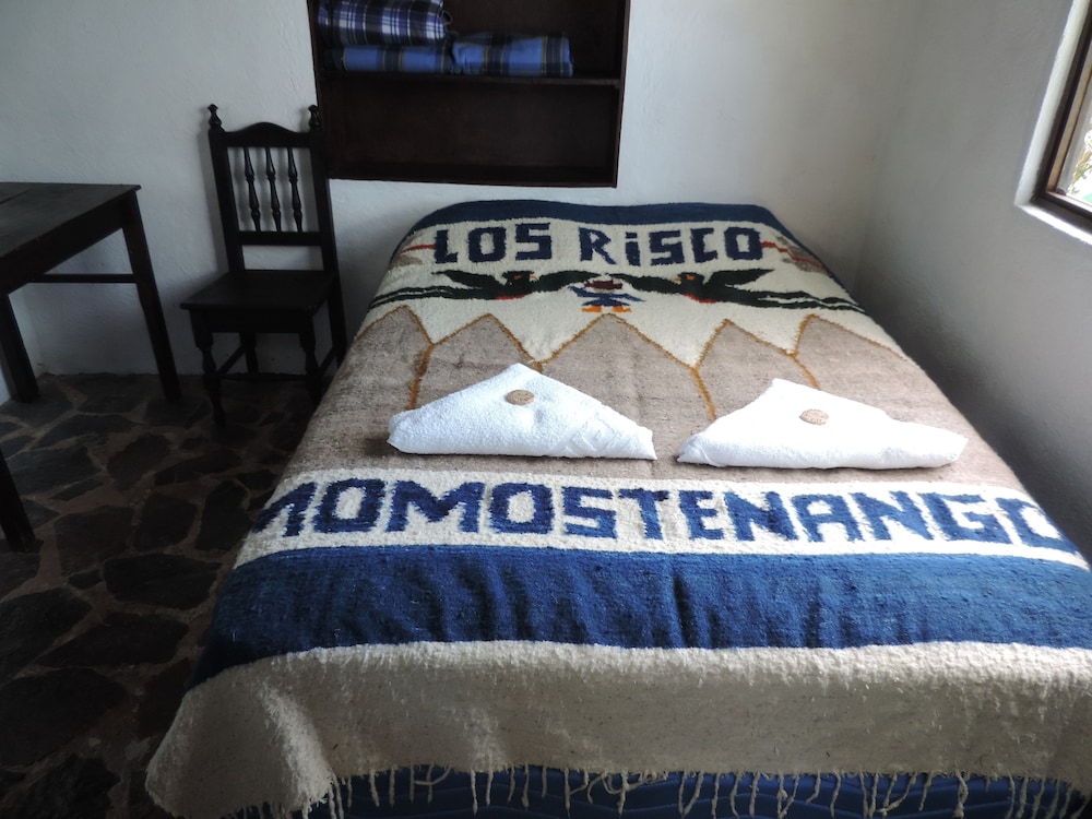 Basic Double Room, 1 Queen Bed, Shared Bathroom, Lake View (#2) photo 3