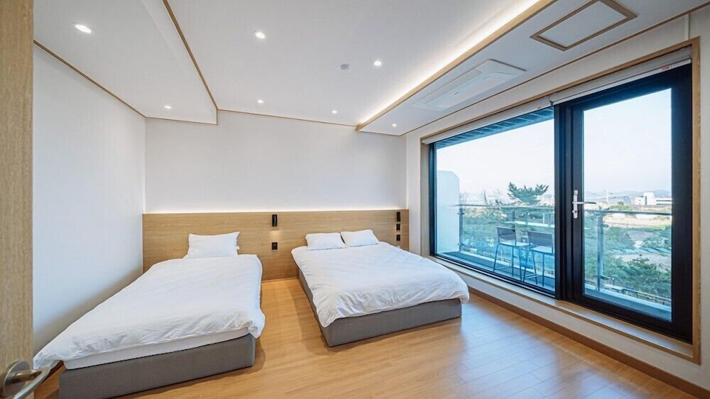 Room (203) photo 1
