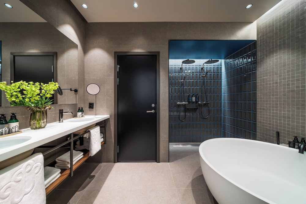 The Well Suite - Photo 4