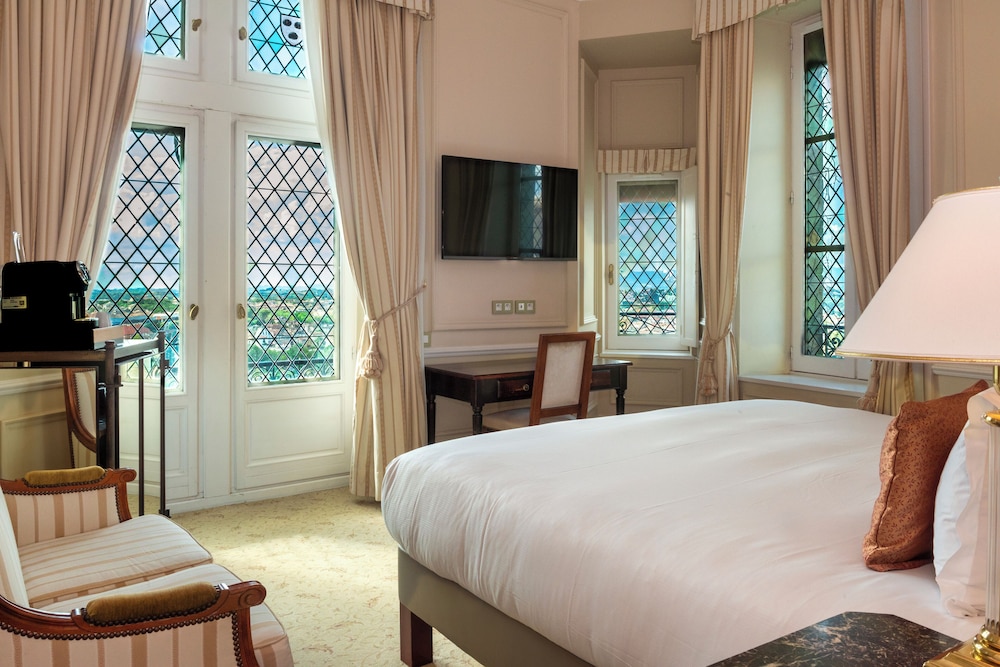 Suite, 1 King Bed - Photo 6