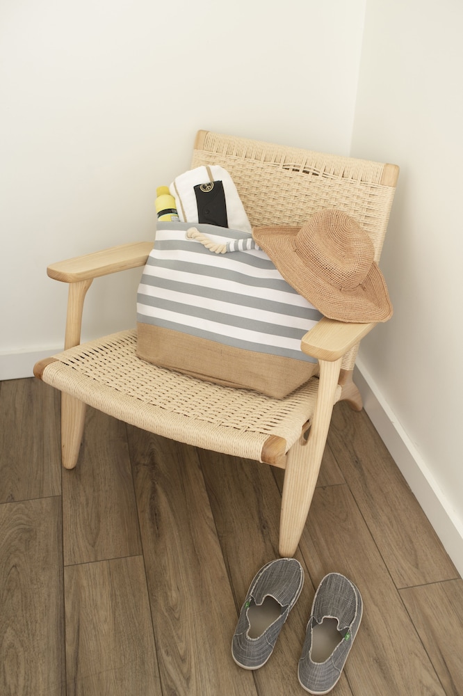 Signature Room, 1 King Bed, Pet Friendly photo 2