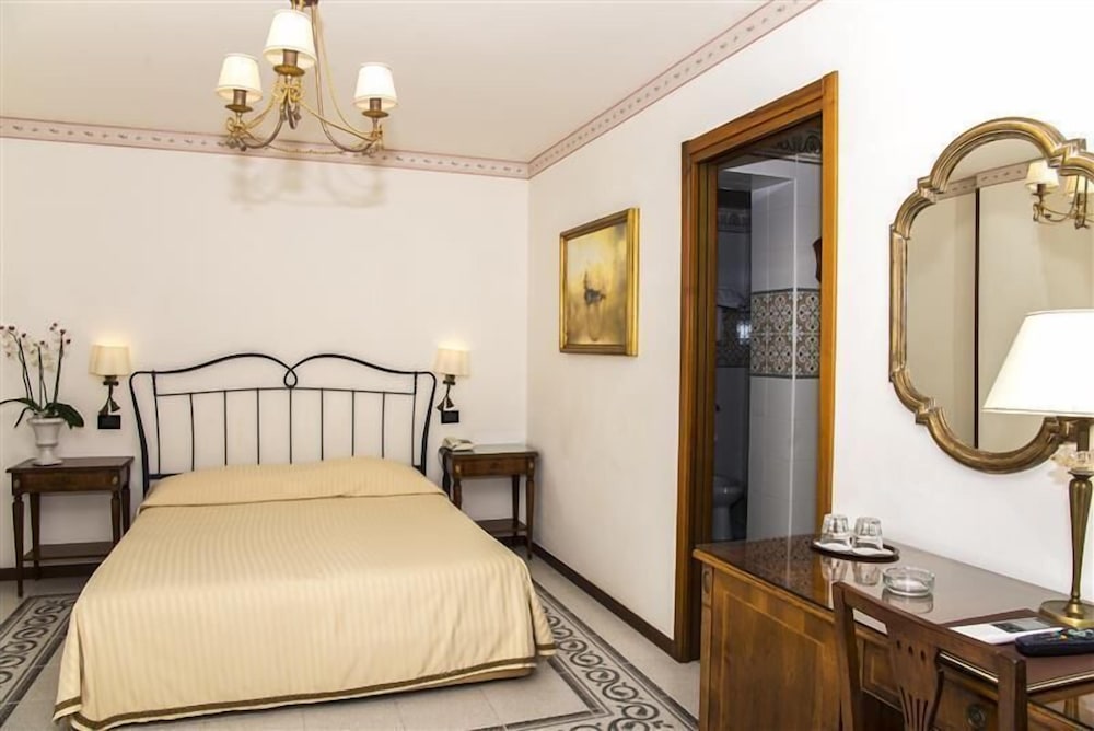Suite, Sea Facing (West Side)