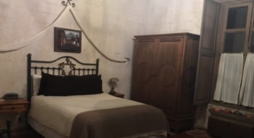 Standard Room, 1 King Bed, Non Smoking photo 3