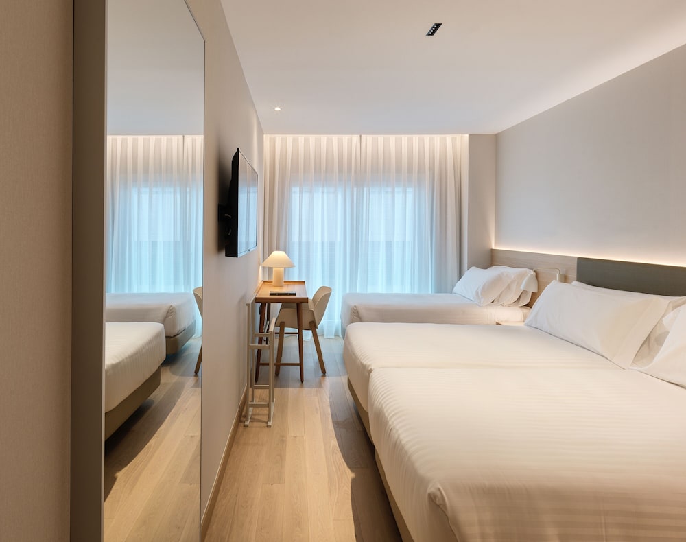 Habitación Doble con Cama Supletoria (2 adultos + 1 niño)