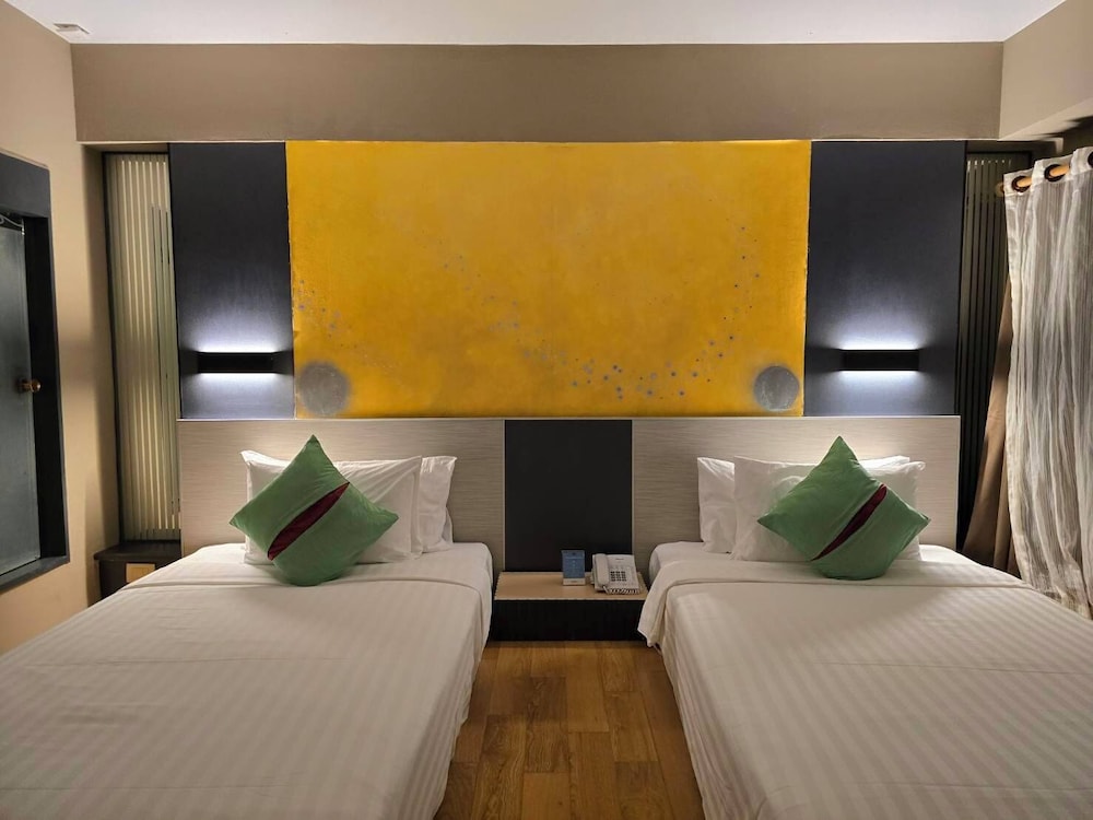 Deluxe Room, 2 Twin Beds - Photo 1