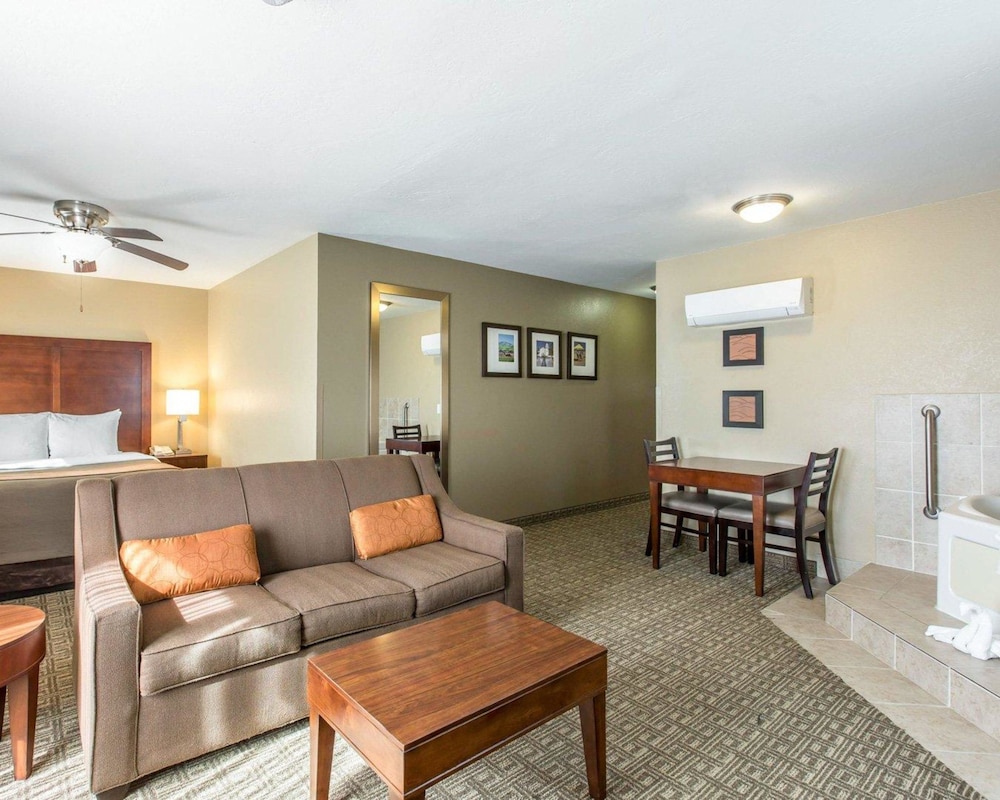 Studio Suite, 1 Queen Bed, Non Smoking - Photo 3