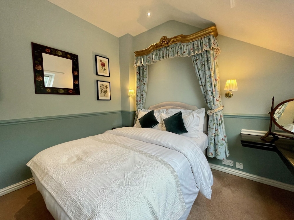 Executive Suite - Photo 4