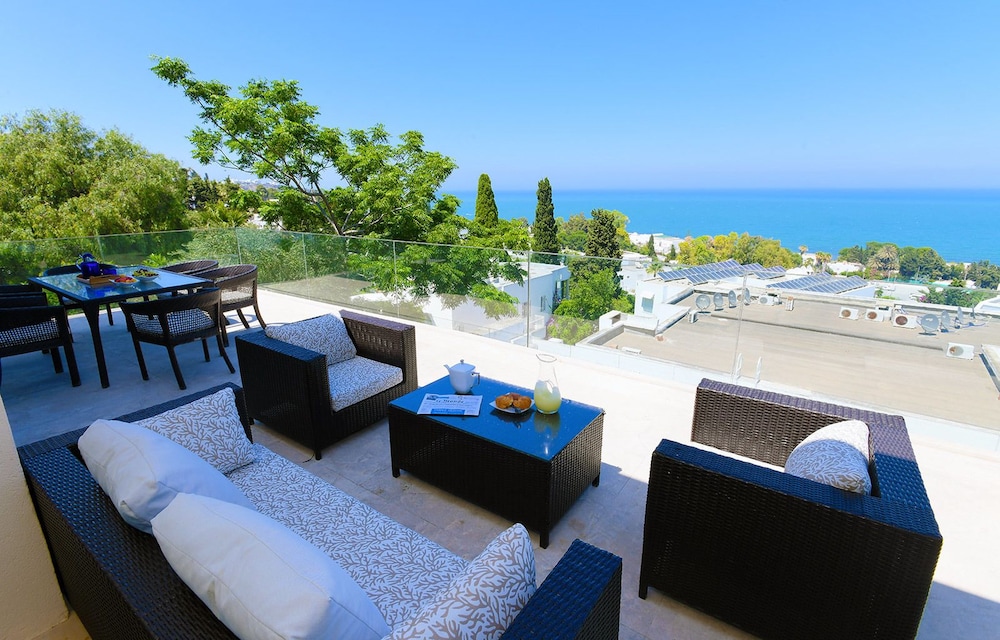 Villa photo 3