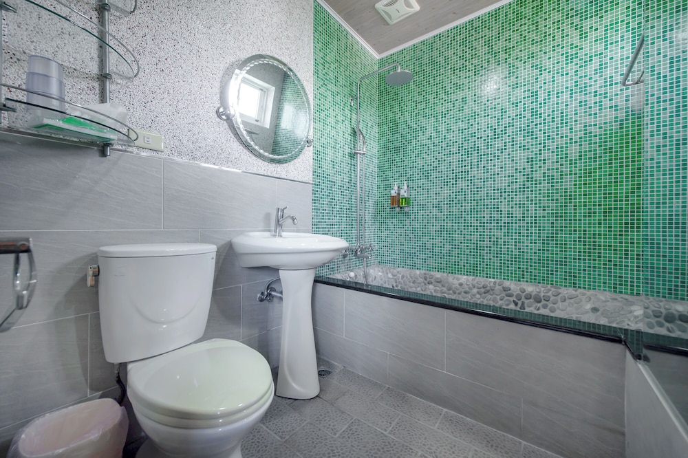 Double Room with Lake View - Photo 3